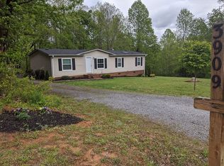 3909 Meadow Ln, Yadkinville, NC 27055