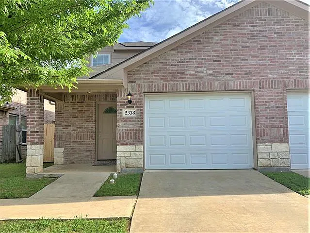 2338 Bloomfield Dr