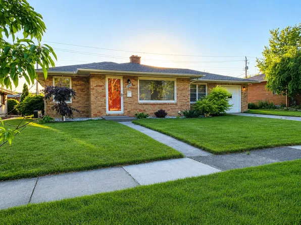 2806 Willa Dr, Saint Joseph, MI 49085