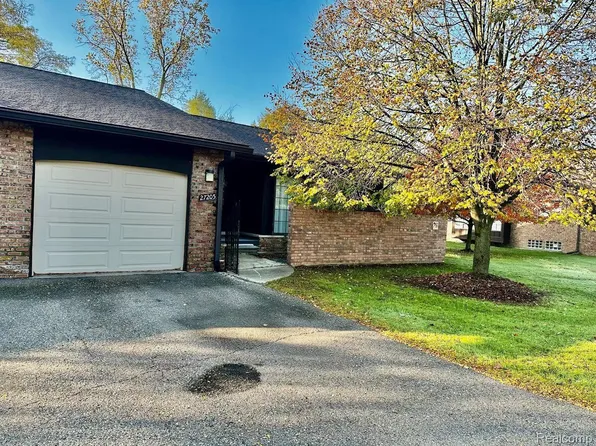 27205 Cumberland Ct, Southfield, MI 48033