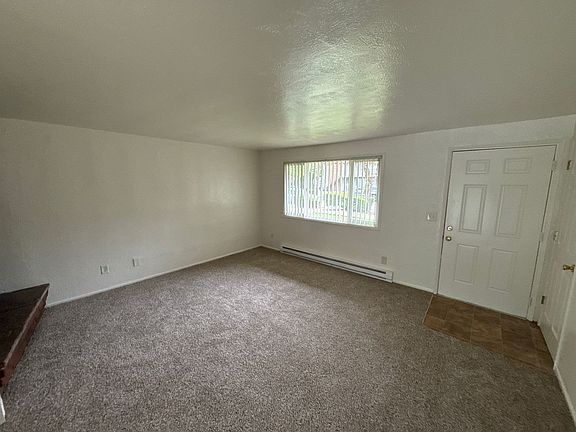 3rd image of 3875 Iberis St NE