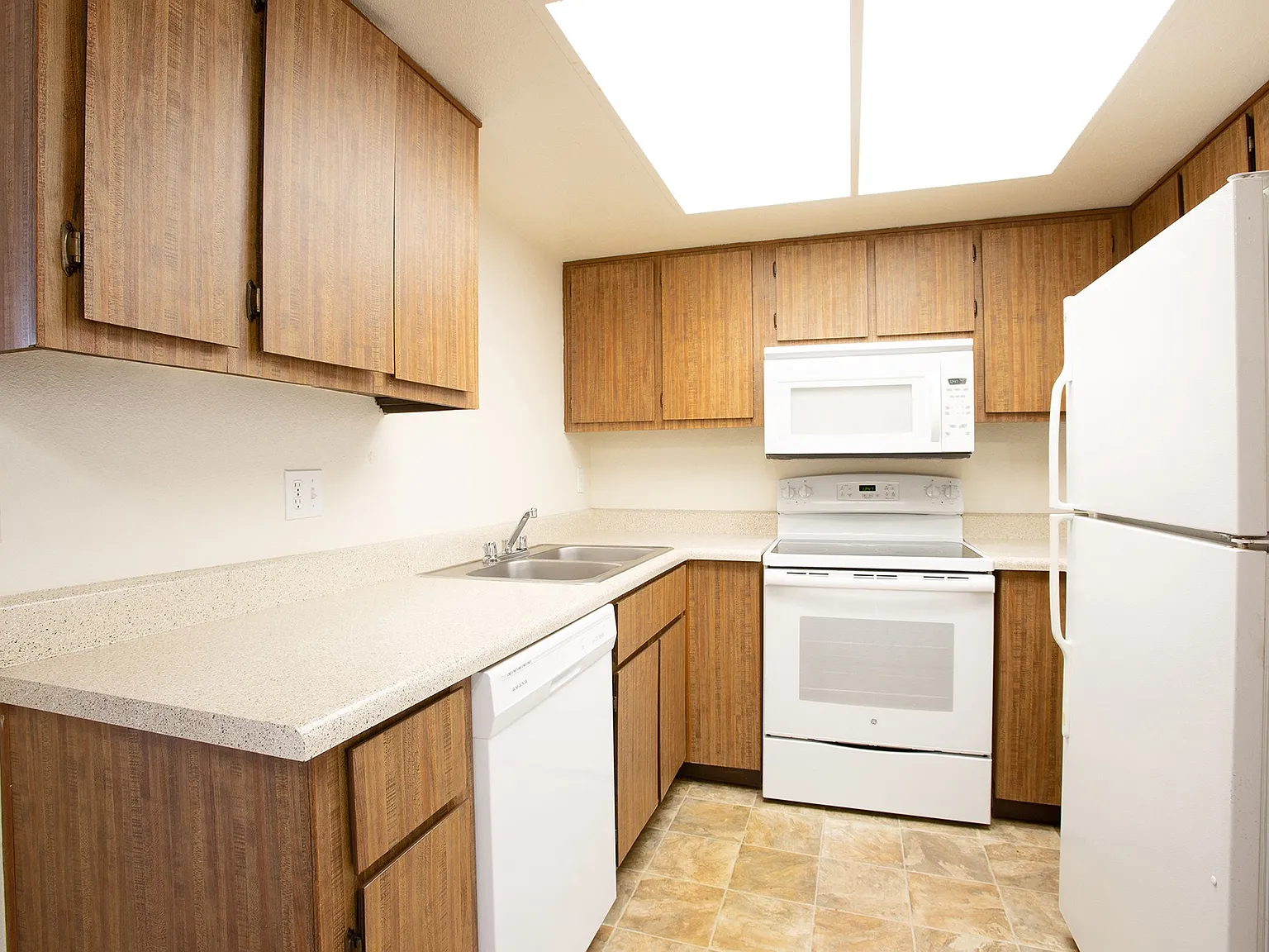 Townhomes on the Park Apartment Homes — Photo 4