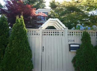 2006 Warren Ave N, Seattle, WA 98109