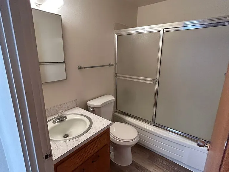 823 E Allyn St — Photo 8