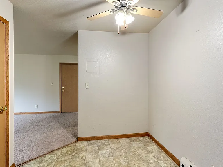 35 Woodmere Ct — Photo 11