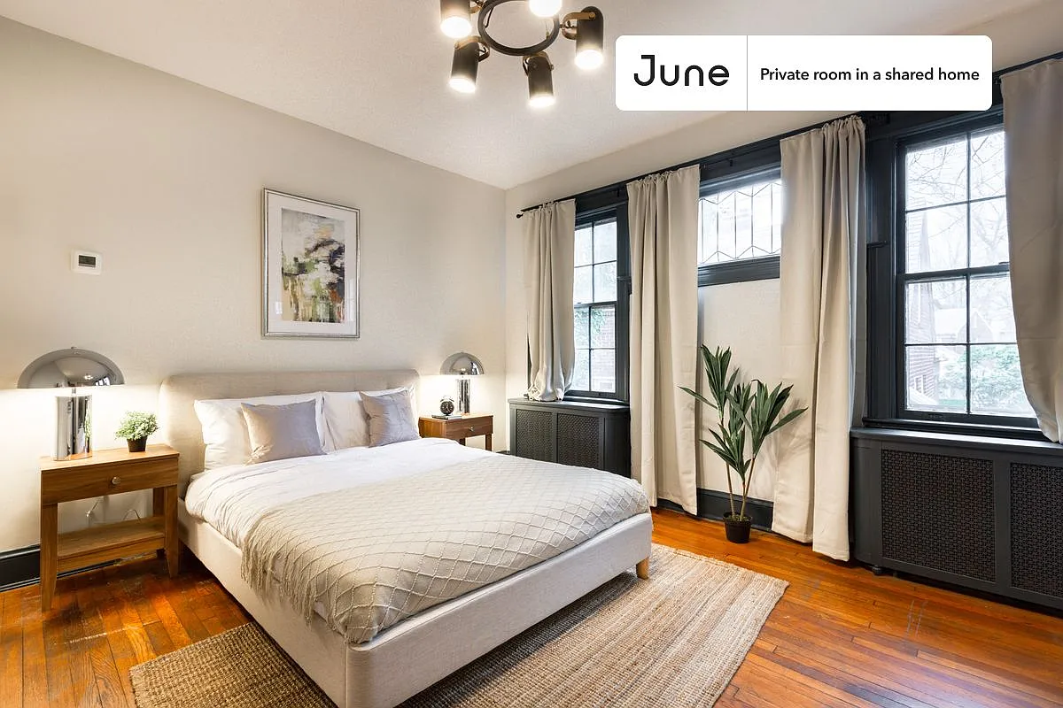Queen bedroom in 5 bed/2 bath home in Cleveland Park #333 B — Photo 1
