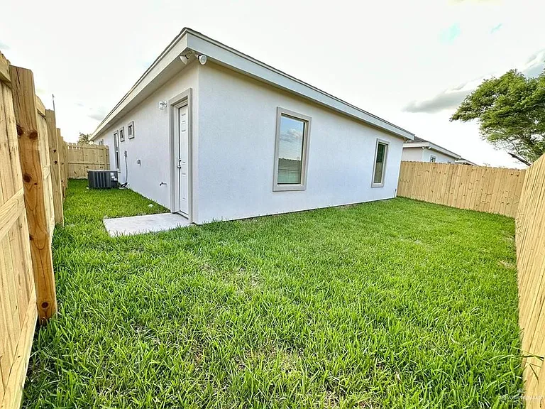 1220 Yankton St #2 — Photo 6