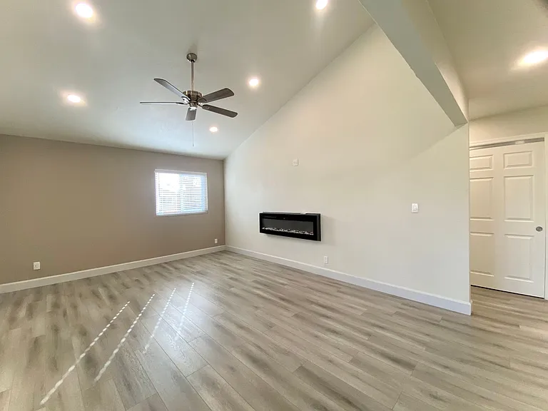 34323 Russell Ct — Photo 3