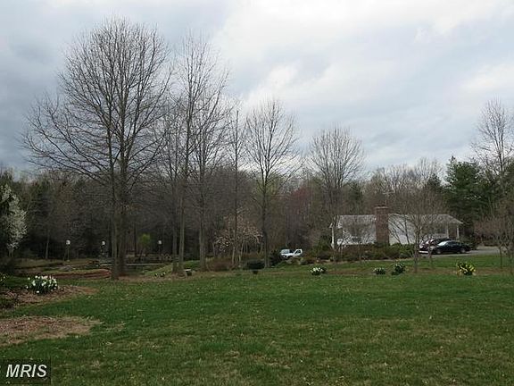 5th image of 10981 Boutilier Ln