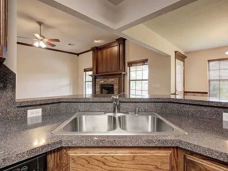 509 Finch St — Photo 12