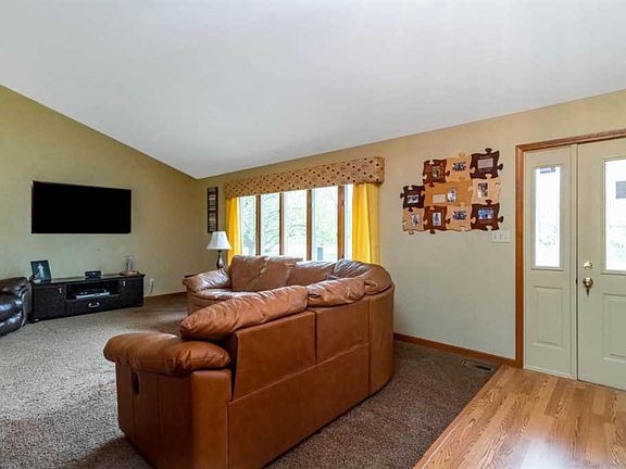 4th image of 10110 Olcott Ave