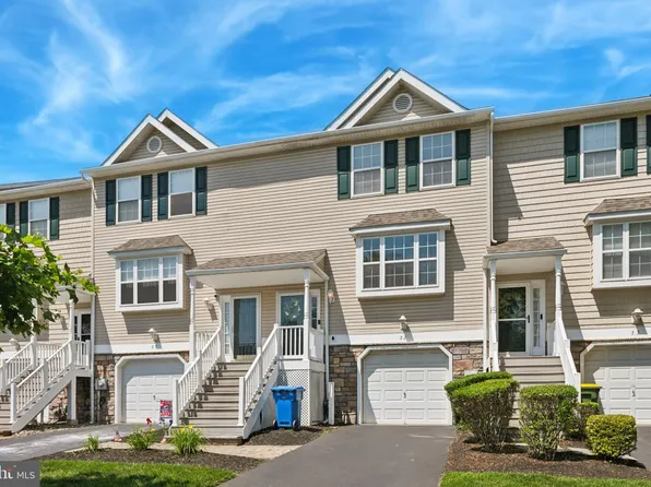 31 Hoag Ln, Aston, PA 19014