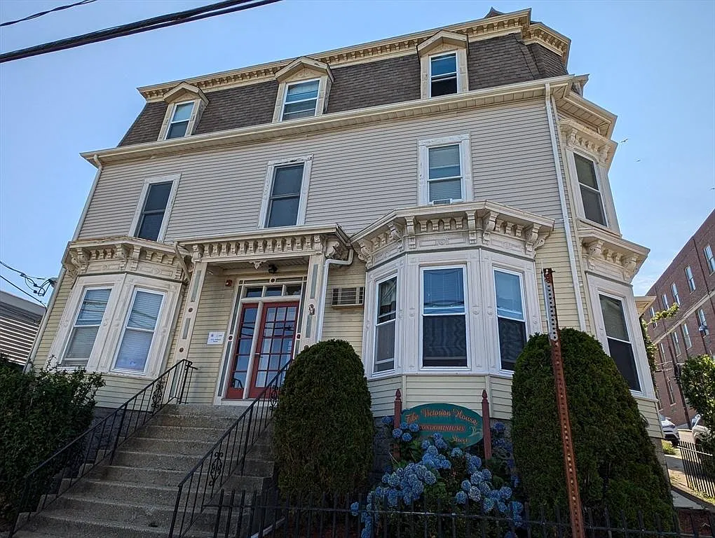 2 bed, 662 sqft, $2,000 — Photo 2