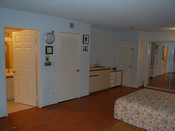 4th image of 147 W Acacia Ave APT 132