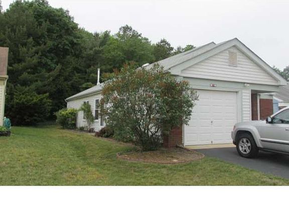 4th image of 82 Buckingham Dr