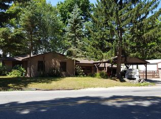 5797 S Croton Hardy Dr, Newaygo, MI 49337