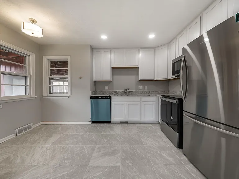 812 S 49th St — Photo 24