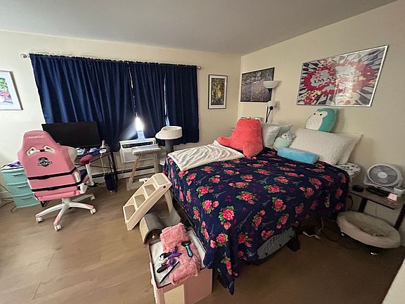 5th image of 1535 N Van Buren St APT 105