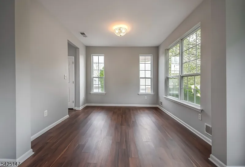 4 bed, 2.5 bath, $3,750 — Photo 4