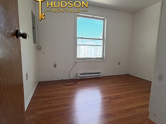 4th image of 386 Johnston Ave #2