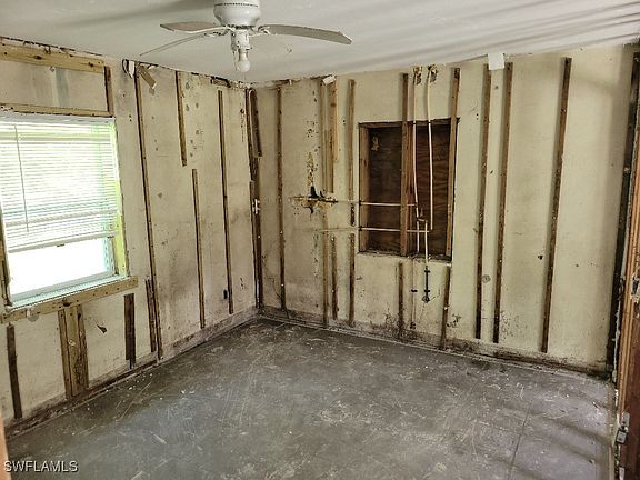 5th image of 137 Standish Cir