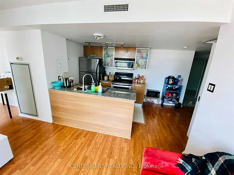 37 Grosvenor St #603 — Photo 6