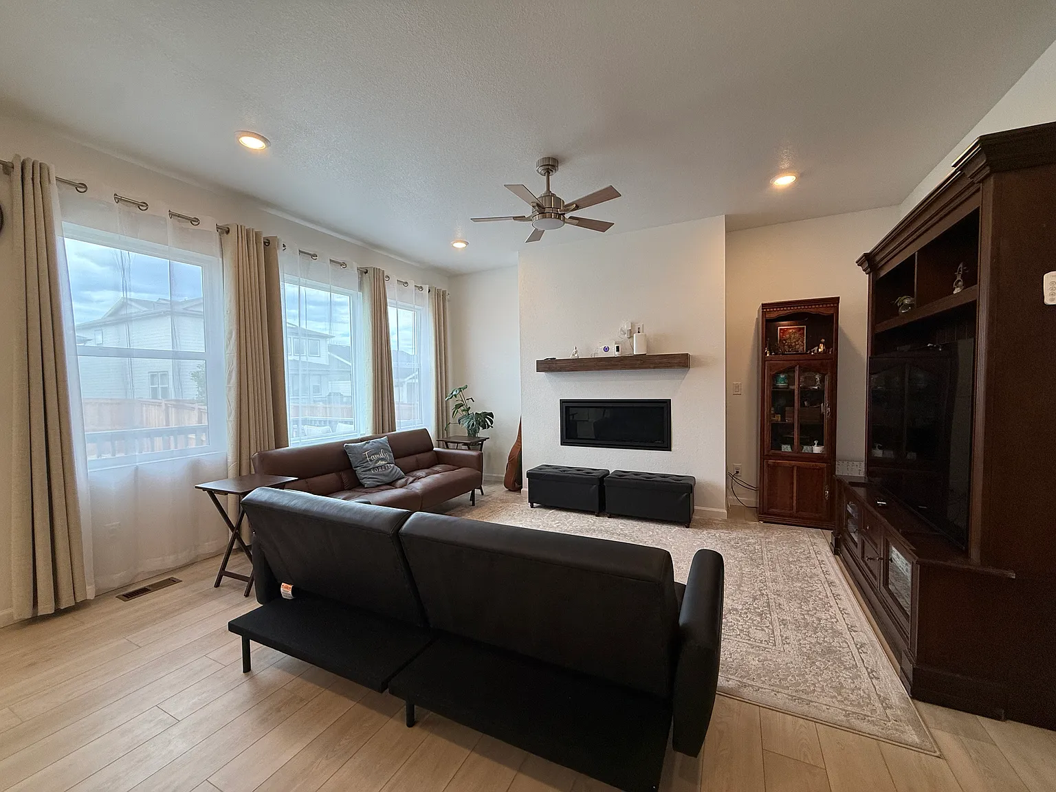 5 bed, 2503 sqft, $3,995 — Photo 4