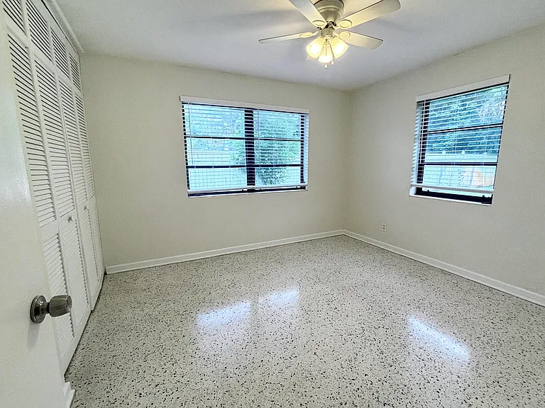 218 Seville Rd — Photo 9