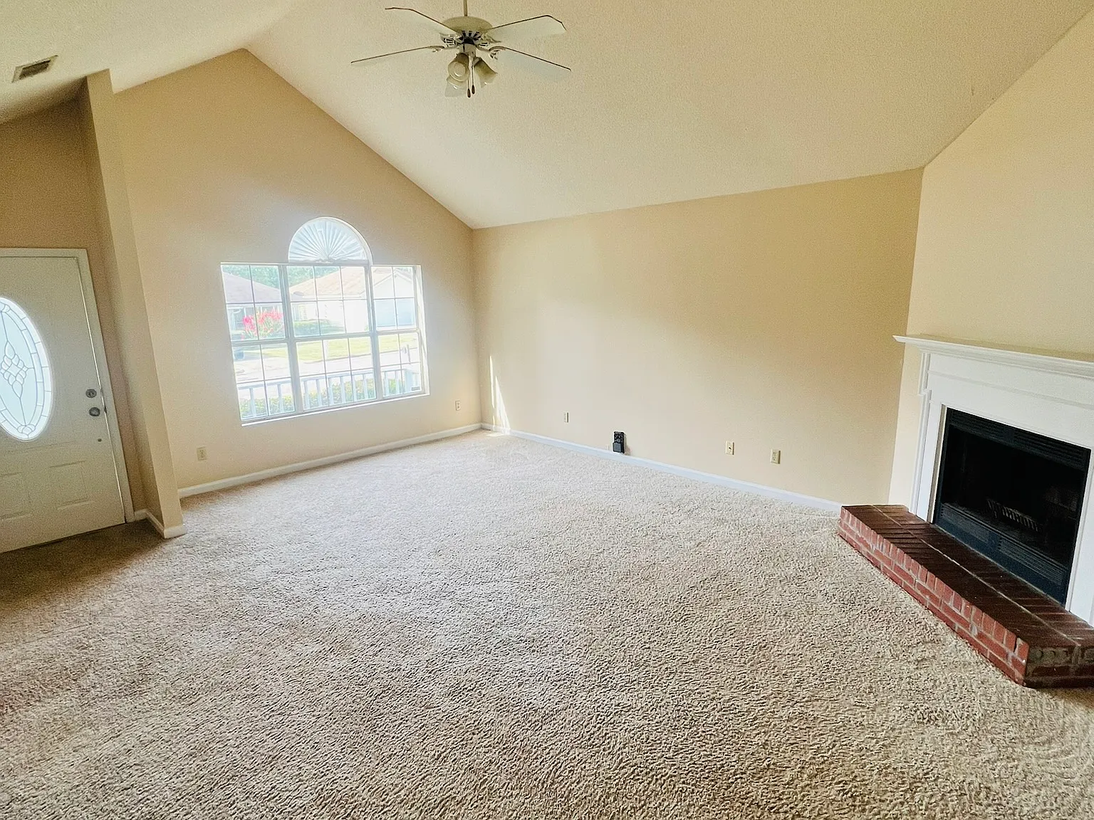 3 bed, 1392 sqft, $1,450 — Photo 3