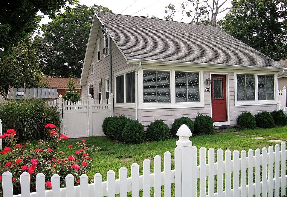 1st image of 72 Pine Neck Ave