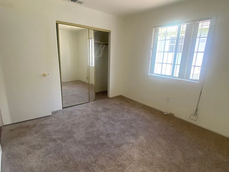 1827 N Mariposa Ave — Photo 13