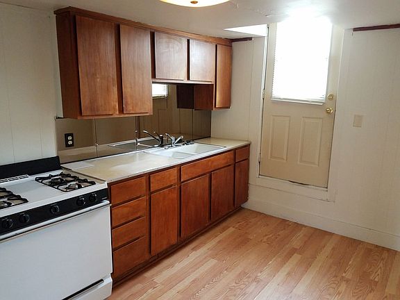 4th image of 312 6th St S #316
