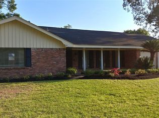 10323 Raritan Dr, Houston, TX 77043