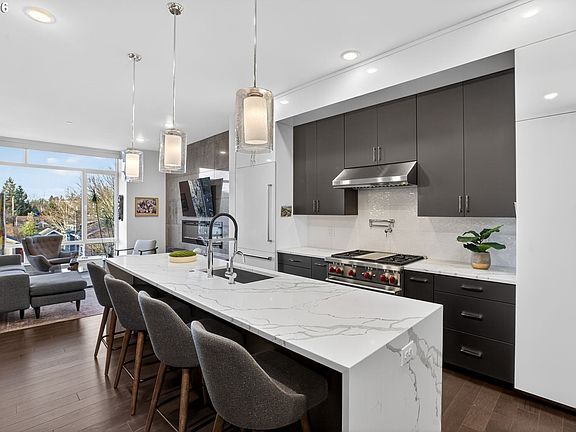 3rd image of 5248 NE Couch St