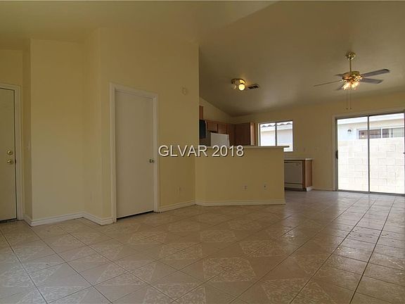 4th image of 4029 Country Garden Ave