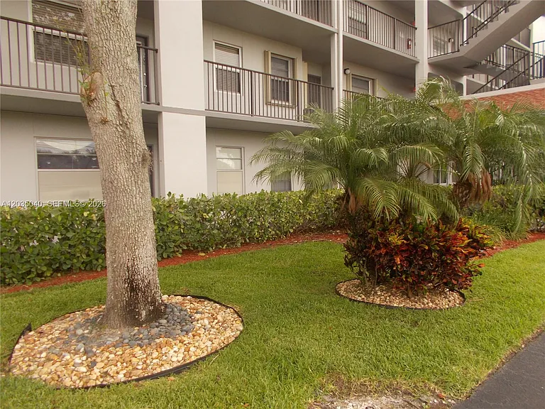 1400 SW 124th Ter #106Q — Photo 33