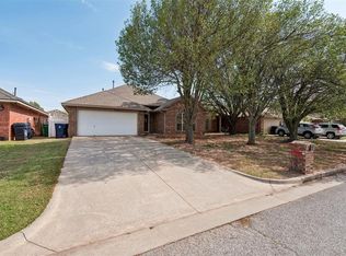 12316 SW 11th St, Yukon, OK 73099