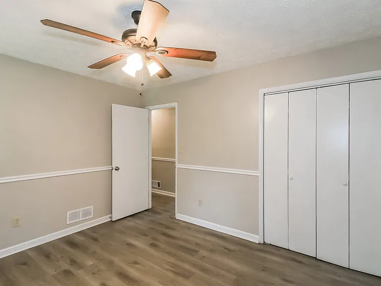 80 Belmont Park Ln — Photo 11