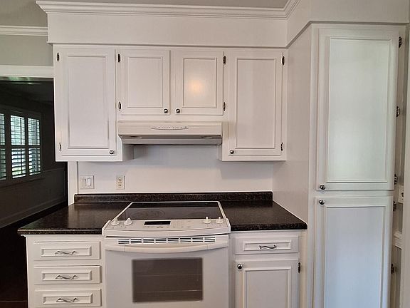 5th image of 3201 Tucker Dr