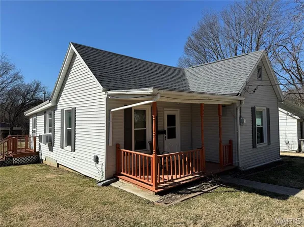 703 La Compton St, Louisiana, MO 63353