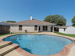 541 Cambridge Dr, Saginaw, TX 76179