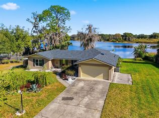 40700 Long Island Dr, Umatilla, FL 32784