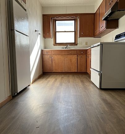 2nd image of 510 8th St S #4
