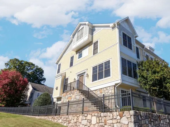 86 Washington St, Occoquan, VA 22125