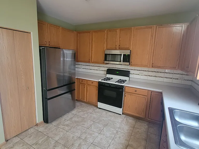 349 Aster Dr — Photo 4