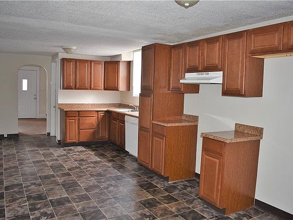 2nd image of 271 Harvard Blvd