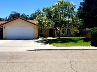 941 3rd St, Sanger, CA 93657