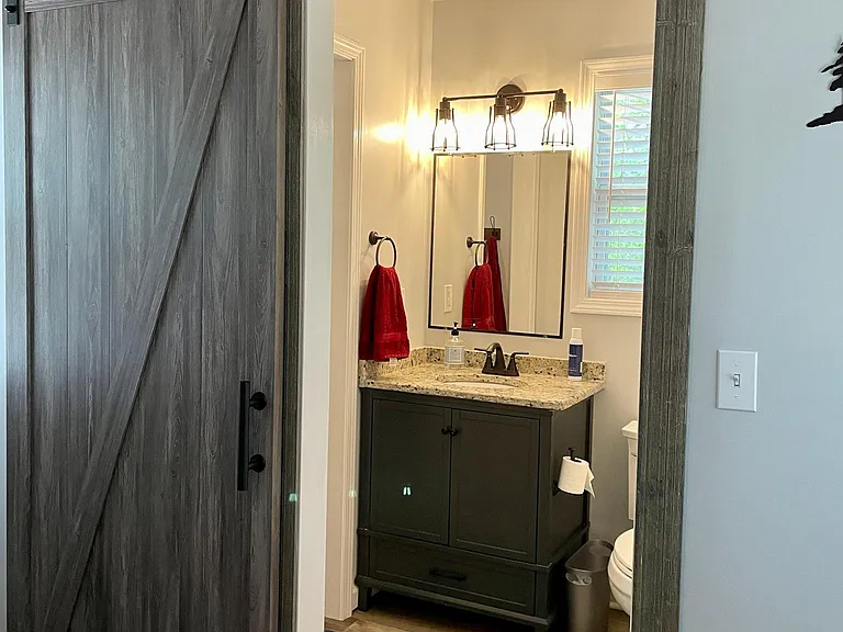 233 Lakeview Cir — Photo 15