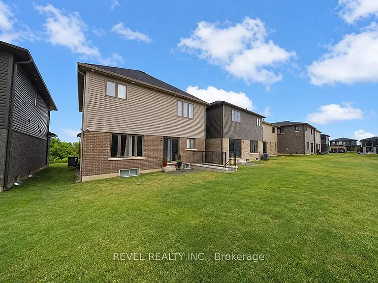 31 Mair Ave #LOWER — Photo 13