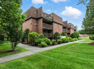 144 Kenrick St APT 32, Brighton, MA 02135